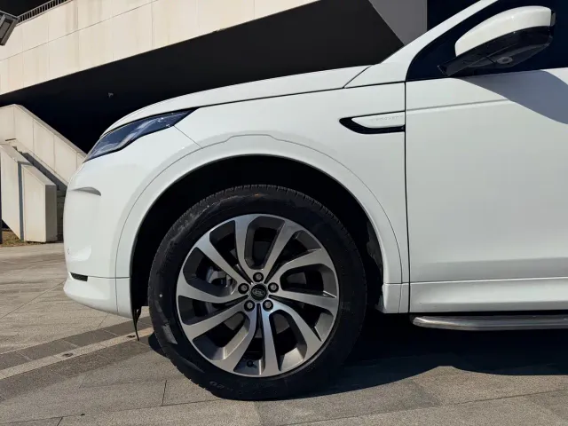 Land Rover Discovery Sport — Фото автомобиля 4