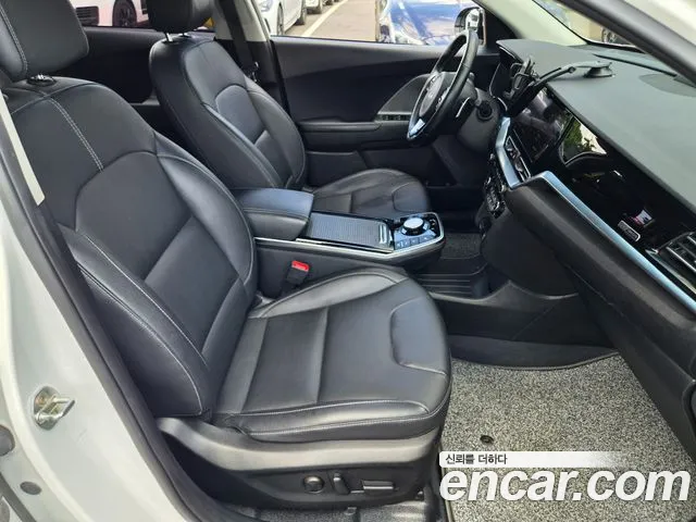 Kia Niro Niro Plus Air (Такси) — Фото автомобиля 11