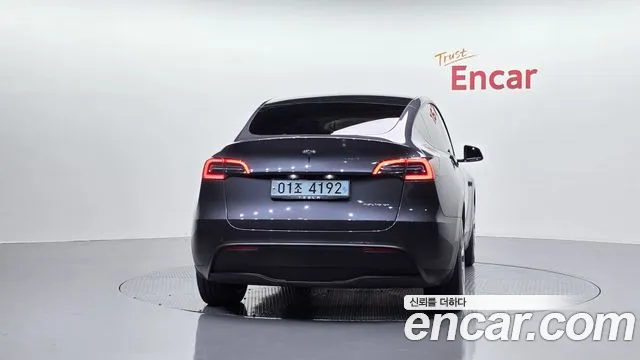 Tesla Model Y — Фото автомобиля 4