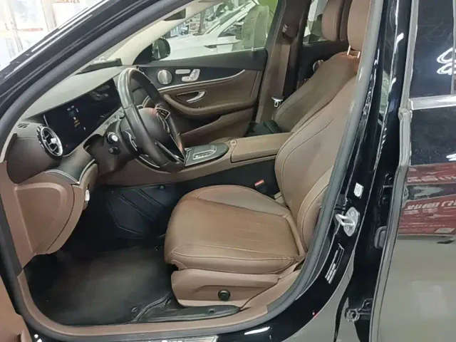 Mercedes-Benz E-Class — Фото автомобиля 14