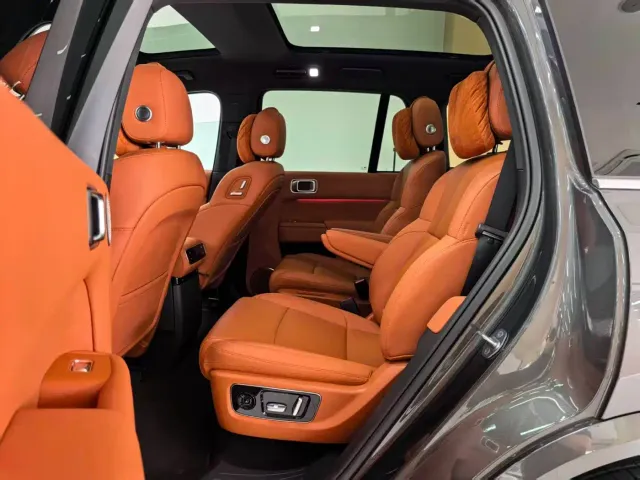 Li Auto L8 — Фото автомобиля 8