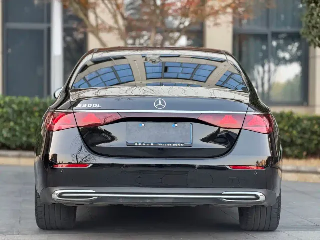 Mercedes-Benz E-Class — Фото автомобиля 8