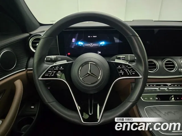Mercedes-Benz E-Class — Фото автомобиля 15