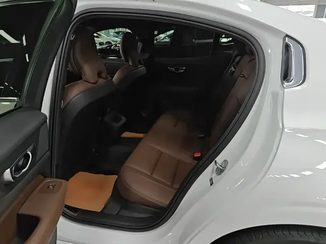 Volvo S60 — Фото автомобиля 16