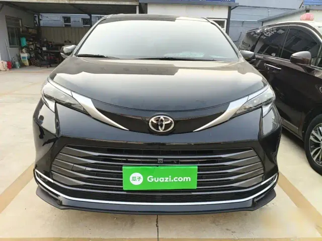 Toyota Sienna — Фото автомобиля 2