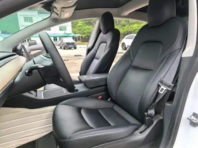 Tesla Model 3 — Фото автомобиля 5