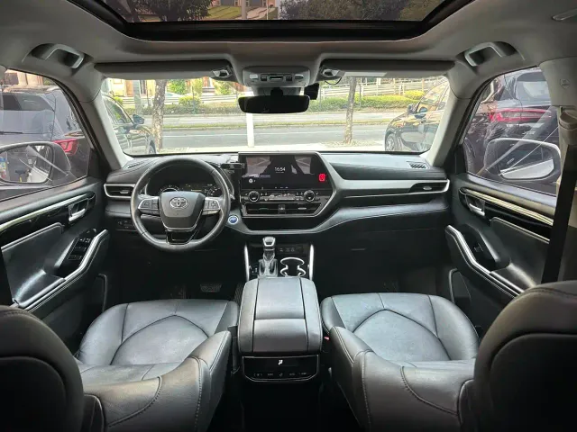 Toyota Highlander — Фото автомобиля 12