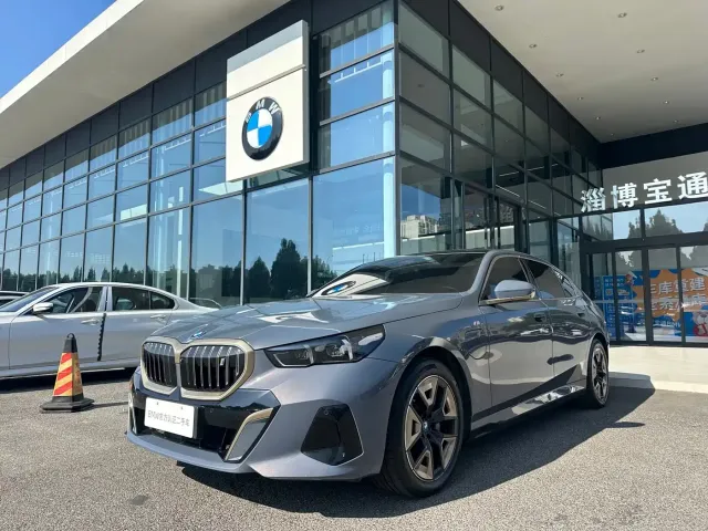 BMW i5 — Фото автомобиля 3