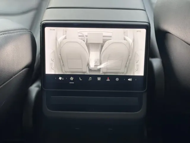 Tesla Model Y — Фото автомобиля 15