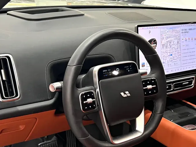 Li Auto L8 — Фото автомобиля 11
