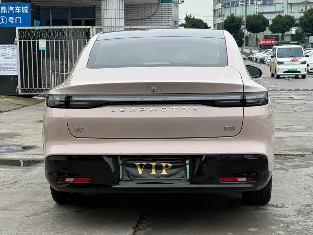 Leapmotor B01 — Фото автомобиля 5