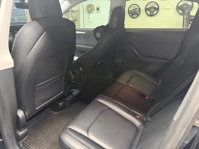 Tesla Model Y — Фото автомобиля 6