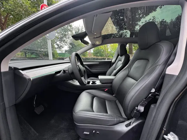 Tesla Model Y — Фото автомобиля 9