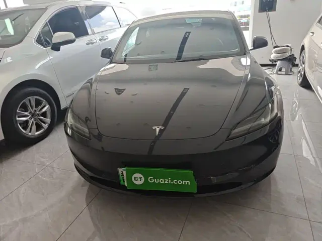 Tesla Model 3 — Фото автомобиля 2