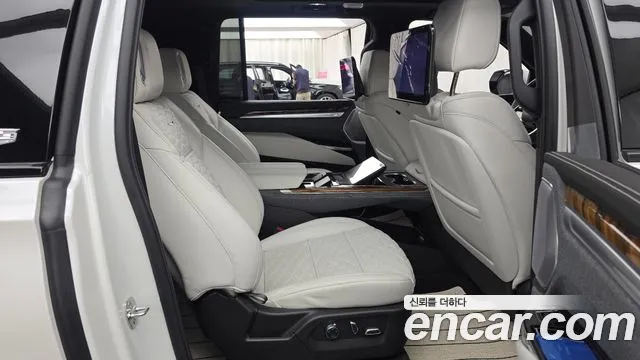 Cadillac Escalade Generation 5 — Фото автомобиля 12