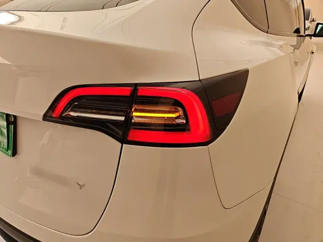 Tesla Model Y — Фото автомобиля 7