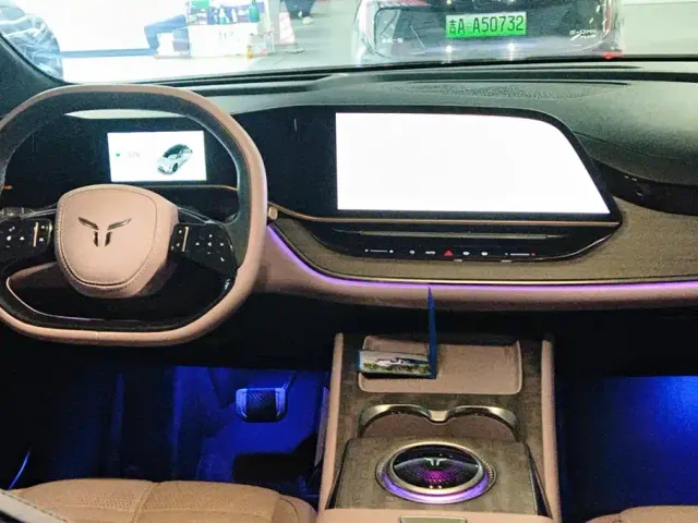 Hongqi Tian Gong 08 — Фото автомобиля 12