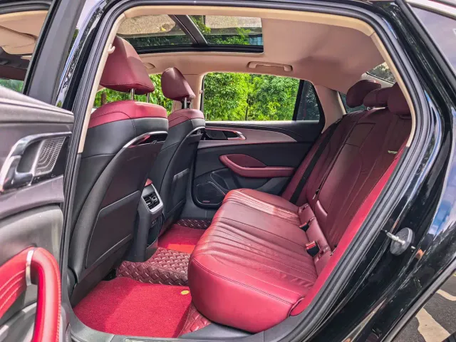 Hongqi H5 — Фото автомобиля 10