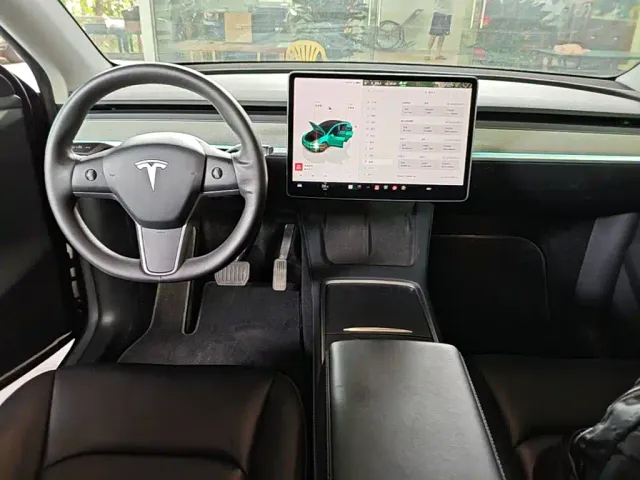 Tesla Model Y — Фото автомобиля 9