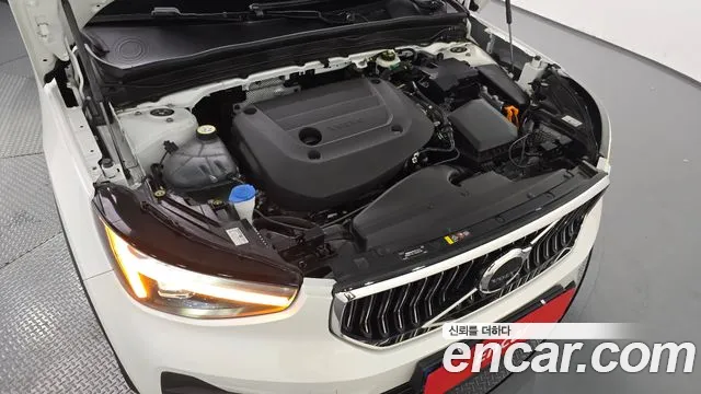 Вольво XC40 — Фото автомобиля 4