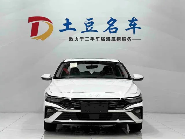 Hyundai Elantra — Фото автомобиля 2