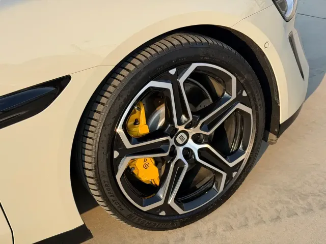Xiaomi SU7 — Фото автомобиля 7
