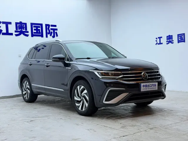 Volkswagen Tiguan L — Фото автомобиля 3