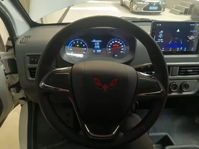 Wuling Yangguang — Фото автомобиля 10
