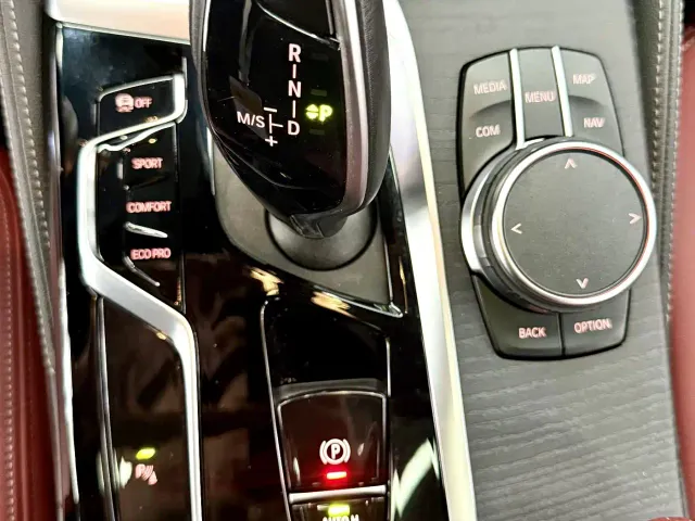BMW 5 Series — Фото автомобиля 11