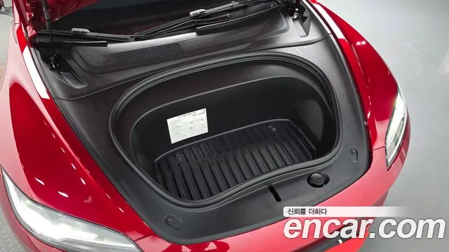 Tesla Model 3 — Фото автомобиля 5
