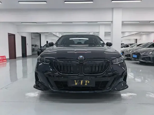 BMW 5 Series — Фото автомобиля 2