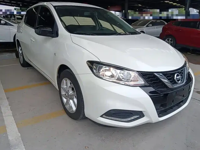 Nissan Tiida — Фото автомобиля 3