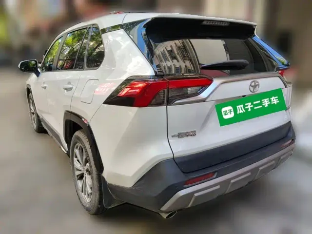 Toyota RAV4 — Фото автомобиля 24