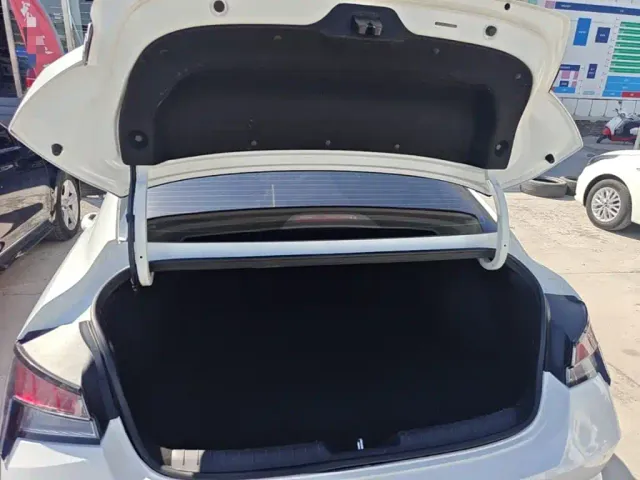 Hyundai Elantra — Фото автомобиля 18