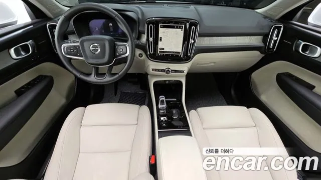 Volvo XC40 — Фото автомобиля 7