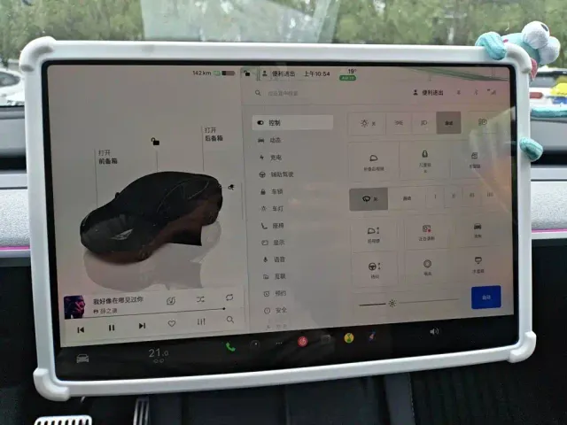 Tesla Model Y — Фото автомобиля 20
