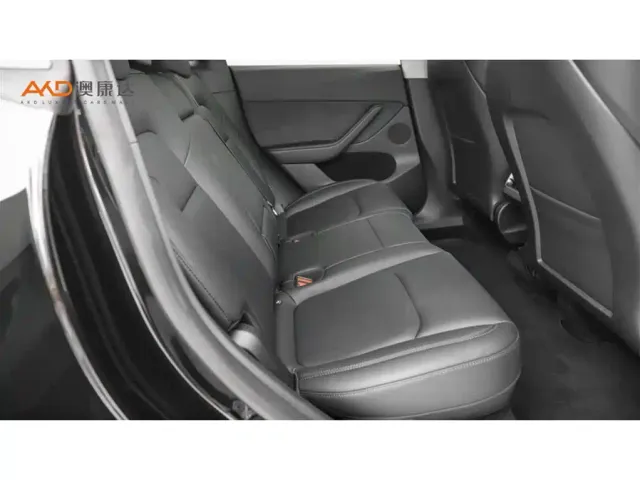 Tesla Model Y — Фото автомобиля 8
