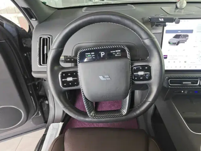 Li Auto L9 — Фото автомобиля 10