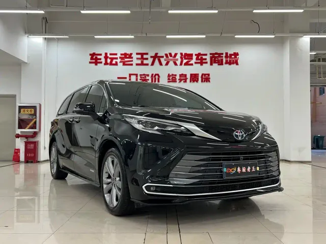 Toyota Sienna — Фото автомобиля 3