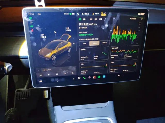 Tesla Model Y — Фото автомобиля 15