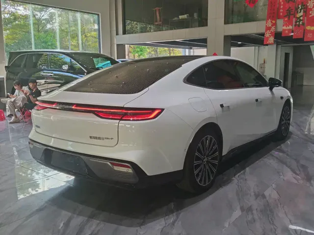 Geely Galaxy Xingyao 8 — Фото автомобиля 27