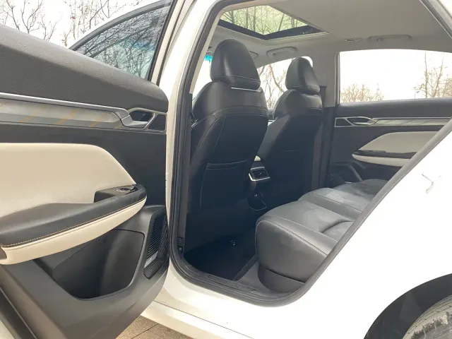 Geely Emgrand L — Фото автомобиля 9