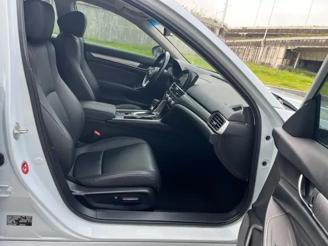 Honda Accord — Фото автомобиля 10