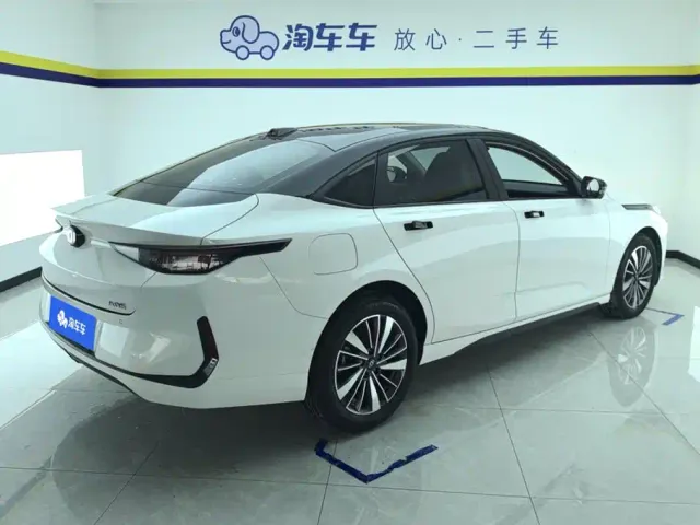 Changan Qiyuan A05 — Фото автомобиля 3