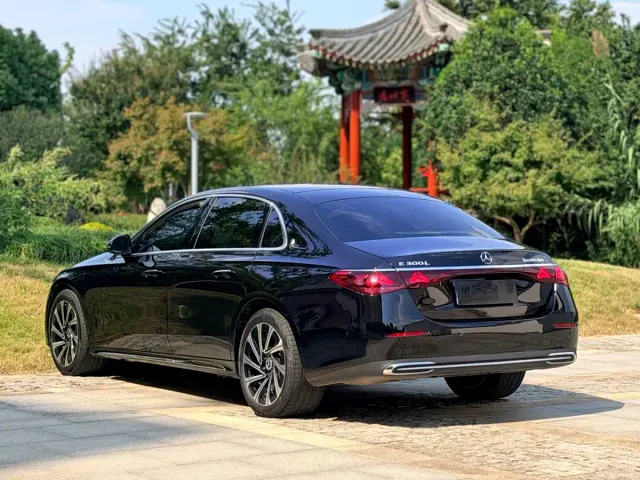 Mercedes-Benz E-Class — Фото автомобиля 7