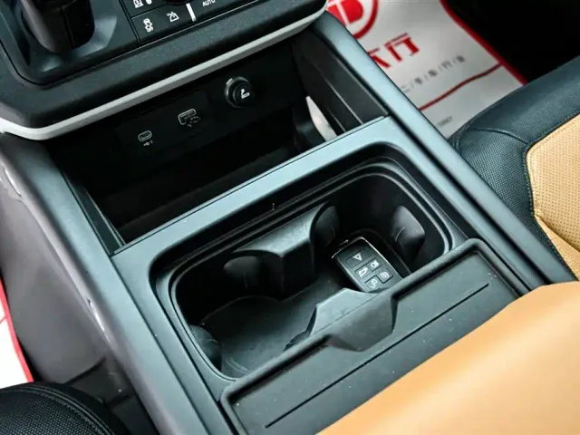 Land Rover Defender — Фото автомобиля 18