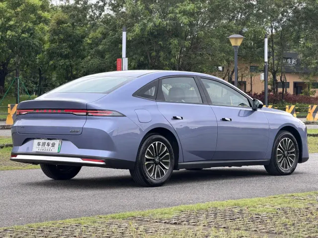 Nissan N6 — Фото автомобиля 6