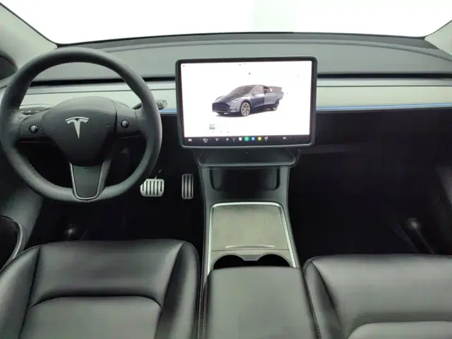 Tesla Model Y — Фото автомобиля 12