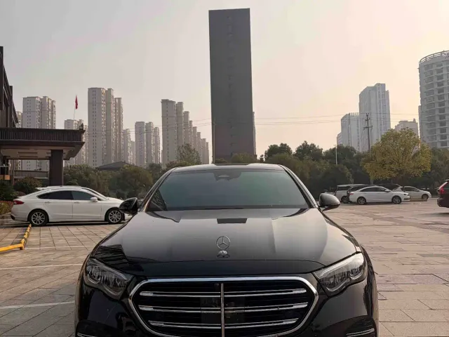 Mercedes-Benz E-Class — Фото автомобиля 2