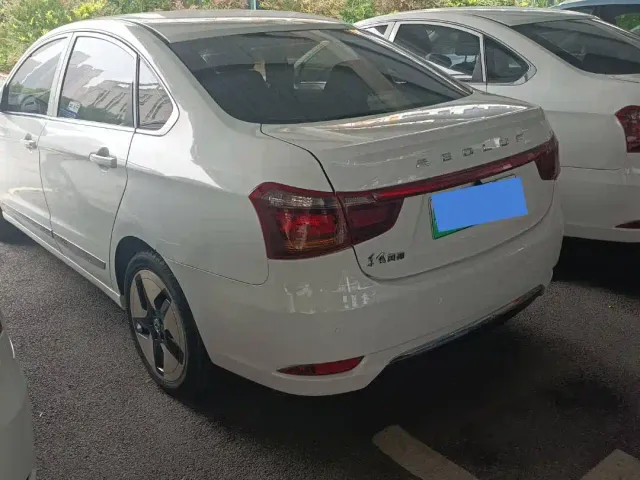 Dongfeng Fengshen E70 — Фото автомобиля 10